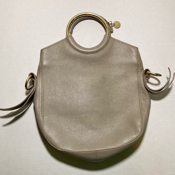 See By Chloe Monroe Small Leather Bracelet Tote in Motty Grey - Picture 4 of 16